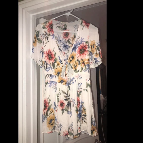 Super cute romper! - Picture 2 of 2